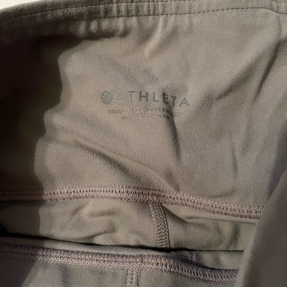 Grey Athleta cropped pants - Picture 2 of 3